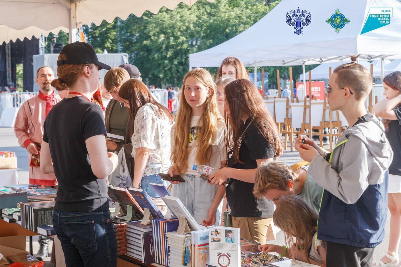 А. Дронов пригласил новгородцев принять участие в книжной ярмарке.