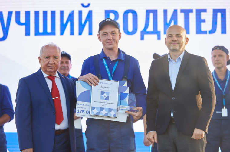 Лучших сотрудников Почты России наградили в Москве. Лучших сотрудников Почты России наградили в Москве.